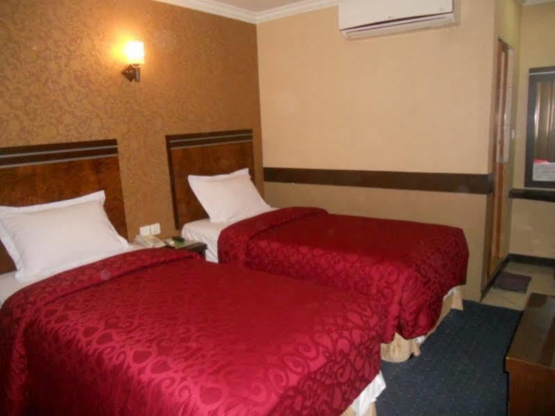 Hotel Menara Lexus Medan Exterior photo