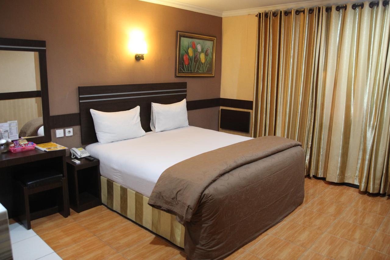 Hotel Menara Lexus Medan Exterior photo